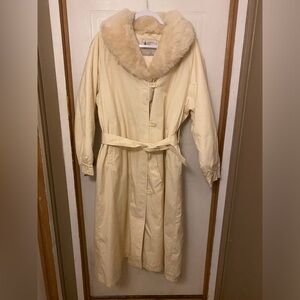 London Fog VTG 80’s Cream Trench Coat with Faux Fur Collar
